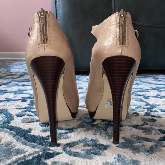 Beautiful Leather Strappy Heel’s by Aldo - Picture 5 of 10